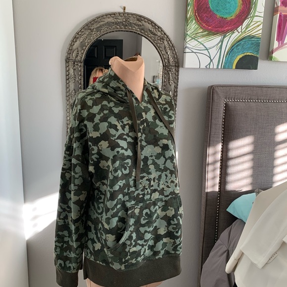 HOODIE GREEN AND BLACK MED WEIGHT PULLOVER.  SIZE MED - Picture 2 of 5